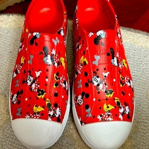 Disney Native shoes - women’s size 9’